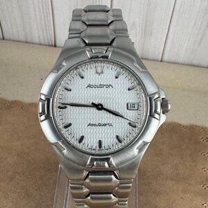 Vintage Bulova Man’s Accutron AccuQuartz 17 Jewel Self Winding Watch T9